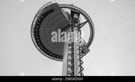 Madrid, Spanien. Februar 2024. Blick auf den Leuchtturm von Moncloa, ein Sendeturm, erbaut 1992, mit einem Aussichtspunkt. Februar 2024 Madrid, Spanien (Foto: Oscar Gonzalez/SIPA USA) (Foto: Oscar Gonzalez/SIPA USA) Credit: SIPA USA/Alamy Live News Stockfoto