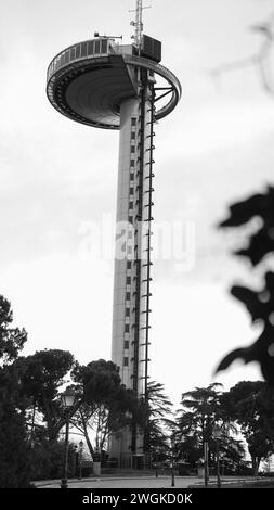 Madrid, Spanien. Februar 2024. Blick auf den Leuchtturm von Moncloa, ein Sendeturm, erbaut 1992, mit einem Aussichtspunkt. Februar 2024 Madrid, Spanien (Foto: Oscar Gonzalez/SIPA USA) (Foto: Oscar Gonzalez/SIPA USA) Credit: SIPA USA/Alamy Live News Stockfoto