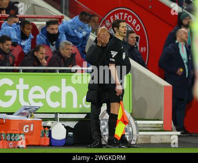 Brentford, London, Großbritannien. &#xa7;5. Februar 2024; Gtech Community Stadium, Brentford, London, England; Premier League Football, Brentford gegen Manchester City; Manchester City Manager PEP Guardiola, der in der 1. Halbzeit enttäuscht war Credit: Action Plus Sports Images/Alamy Live News Stockfoto