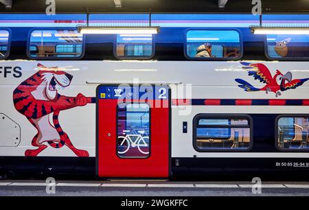 Genf Stadt in der Schweiz Bahnhof Gare de Genève Schweizerische Bundesbahnen (SBB CFF FFS) Kinderspielplatz Bus Stockfoto