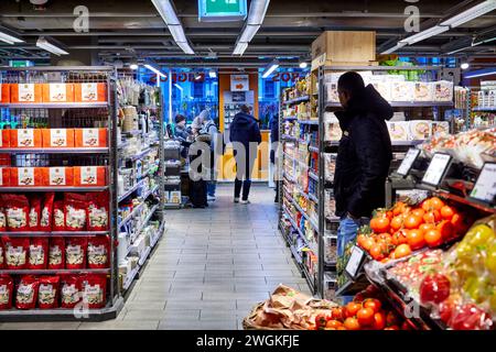 Genf Stadt in der Schweiz Gare de Genève Bahnhof Coop Supermarkt Stockfoto