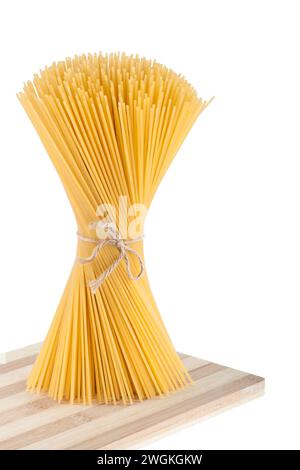 Reihe von Spaghetti isoliert auf weißem Hintergrund Stockfoto