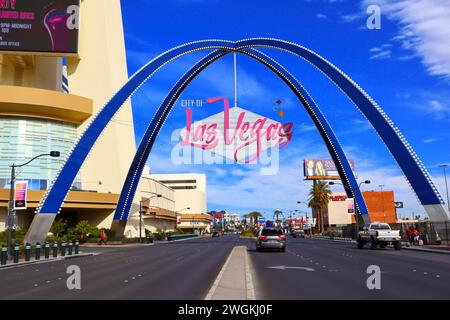 Las Vegas, Nevada: Schild Las Vegas Boulevard Gateway Arches in der Innenstadt von Las Vegas Stockfoto