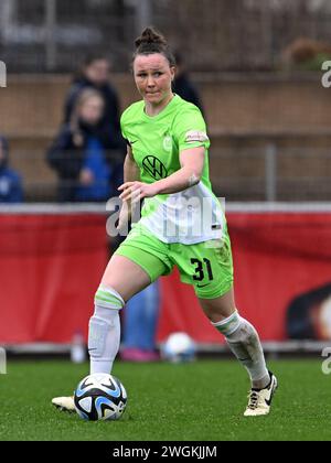 LEVERKUSEN - Marina Hegering vom VFL Wolfsburg während des Bundesliga-Faltspiels zwischen Bayer 04 Leverkusen und VFL Wolfsburg im Ulrich Haberland Stadium am 4. Februar 2024 in Leverkusen. ANP | Hollandse Hoogte | GERRIT VAN COLOGNE Stockfoto