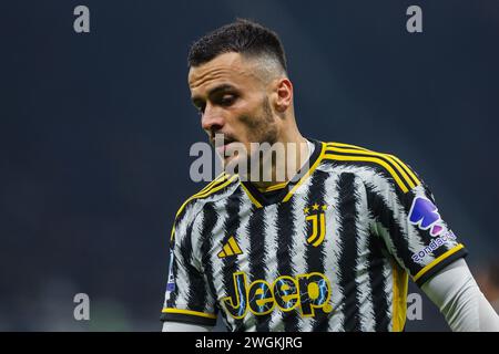 Mailand, Italien. Februar 2024. Filip Kostic von Juventus FC sieht beim Fußballspiel der Serie A 2023/24 zwischen dem FC Internazionale und Juventus FC im Giuseppe Meazza Stadium, Mailand, Italien am 04. Februar 2024 an. Credit: Independent Photo Agency/Alamy Live News Stockfoto