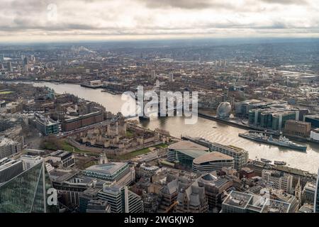 Tower Bridge und Tower of London aus der Vogelperspektive Stockfoto