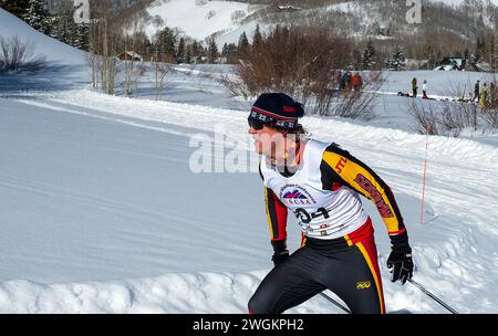 4. Februar 2024: James Roloff der Colorado Mesa University steigt während des WCU Nordic 5K Classic Invitational auf. Crest Butte Nordic Center, Crest Butte, Colorado. Stockfoto