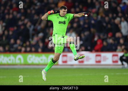 Emiliano Martinez von Aston Villa feiert das Premier League-Spiel zwischen Sheffield United und Aston Villa in der Bramall Lane. Stockfoto