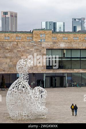 Wissens-Kunstwerk an der Universität Frankfurt, Skulptur aus Einzelbuchstaben, Deutschland, Hessen, Frankfurt am Main Stockfoto