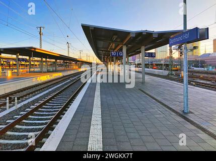 Leerer Bahnsteig an einem Streiktag der Deutschen Zugführergewerkschaft GDL am Hauptbahnhof Dortmund, Deutschland, Nordrhein-Westfalen, Ruhr sind Stockfoto