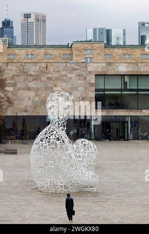 Wissens-Kunstwerk an der Universität Frankfurt, Skulptur aus Einzelbuchstaben, Deutschland, Hessen, Frankfurt am Main Stockfoto