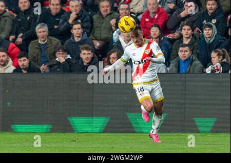 Madrid, Madrid, Spanien. Februar 2024. Fußball 2024: Rayo Vallecano 1 - Sevilla CF 2 (02.05.2024). Kontrolle des Balls mit dem Kopf des Rayo Vallecano Spielers 18 ÃÂLVARO GARCÃÂA (Bild: © Oscar Manuel Sanchez/ZUMA Press Wire) NUR REDAKTIONELLE VERWENDUNG! Nicht für kommerzielle ZWECKE! Stockfoto