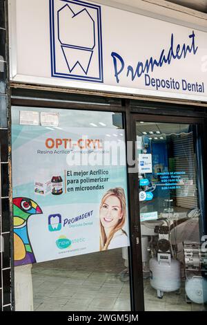 Merida Mexico, Barrio de Santiago Centro, Calle 59, Zahnarztpraxis, Eingang außen, Schilder Informationen, Werbung für Werbeaktionen Stockfoto