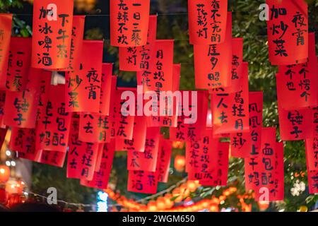 CHONGQING, CHINA - 5. FEBRUAR 2024 - Eine große Anzahl von Touristen besucht das traditionelle Shibati-Viertel in Chongqing, China, 5. Februar 2024 als Sp Stockfoto