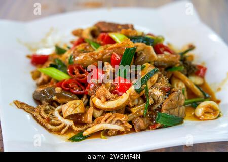 Ein Teller mit köstlichem und verführerischem Rindfleisch Stockfoto