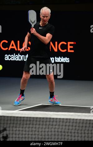 Hollywood, USA. Februar 2024. HOLLYWOOD, FLORIDA - 4. FEBRUAR 2024: John McEnroe spielt während des Pickleball Slam 2 im Hard Rock Live im Seminole Hard Rock Hotel and Casino. (Foto: JL/SIPA USA) Credit: SIPA USA/Alamy Live News Stockfoto