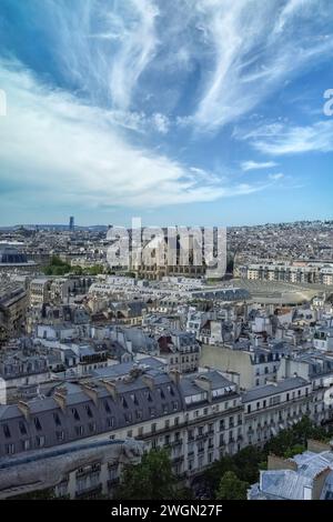 Paris, Blick aus der Luft auf die Stadt, mit der Kirche Saint-Eustache Stockfoto