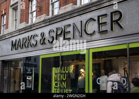 Marks & Spenser Ladenfront in Cambridge, Großbritannien Stockfoto