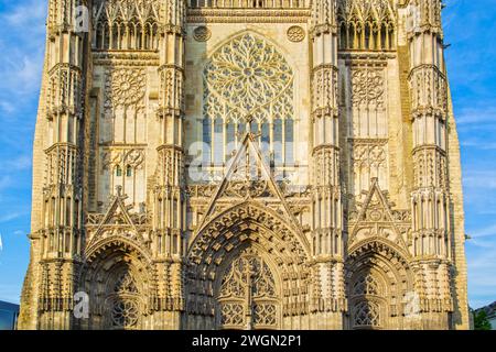 Tours Kathedrale, römisch-katholische Kirche in Tours, Indre-et-Loire, Frankreich, gewidmet dem Heiligen Gatianus, gotische Architektur, gebaut dazwischen Stockfoto