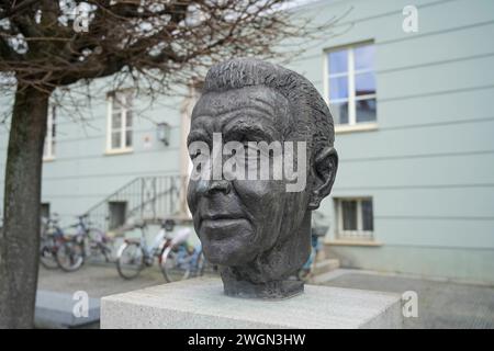 Wolfgang Langhoff, Büste, Deutsches Theater, Schumannstraße, Mitte, Berlin, Deutschland *** Lokalunterschrift *** , Berlin, Deutschland Wolfgang Langhoff, Büste, Deutsches Theater, Schumannstraße, Mitte, Berlin, Deutschland *** Wolfgang Langhoff, Bust, Deutsches Theater, Schumannstraße, Mitte, Berlin, Deutschland Lokalunterschrift , Berlin, Deutschland Wolfgang Langhoff, Bust, Deutsches Theater, Schumannstraße, Mitte, Berlin, Deutschland Stockfoto