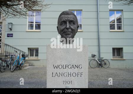 Wolfgang Langhoff, Büste, Deutsches Theater, Schumannstraße, Mitte, Berlin, Deutschland *** Lokalunterschrift *** , Berlin, Deutschland Wolfgang Langhoff, Büste, Deutsches Theater, Schumannstraße, Mitte, Berlin, Deutschland *** Wolfgang Langhoff, Bust, Deutsches Theater, Schumannstraße, Mitte, Berlin, Deutschland Lokalunterschrift , Berlin, Deutschland Wolfgang Langhoff, Bust, Deutsches Theater, Schumannstraße, Mitte, Berlin, Deutschland Stockfoto