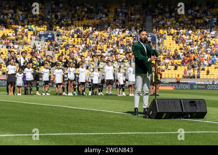 Wellington, Neuseeland. Februar 2024. Waitangi: Tagesausflug. Wellington Phoenix singt die Nationalhymne am Nationalfeiertag Neuseelands. Wellington Phoenix gegen Central Coast Mariners. A-League Herren. Sky Stadium. Wellington. Neuseeland (Joe Serci/SPP) Credit: SPP Sport Press Photo. /Alamy Live News Stockfoto