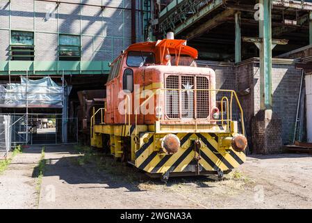 Hattingen, Deutschland – 9. August 2022: Diesellok Diesellok 52 in Henrichshutte, ein stillgelegtes Stahlwerk. Heute ein berühmter Museumsort Stockfoto