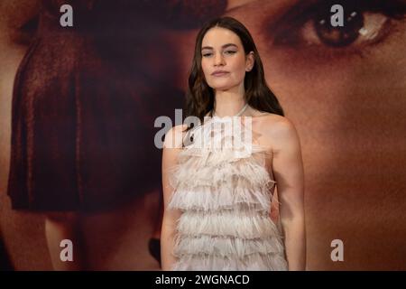 Rom, Italien. Februar 2024. Lily James nimmt am 5. Februar 2024 an der Premiere von „Finalmente l’Alba“ im Cinema Barberini in Rom Teil. (Foto: Luca Carlino/NurPhoto) Credit: NurPhoto SRL/Alamy Live News Stockfoto