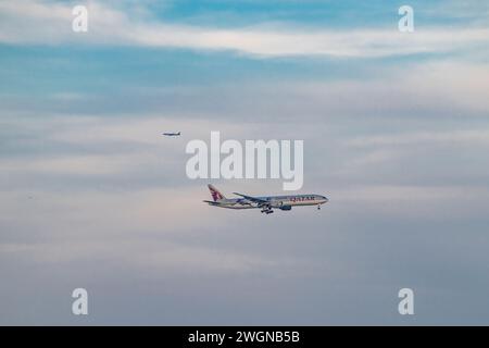 Doha, Katar - 26. Januar 2024: Qatar Airways landet am Flughafen Hamad Stockfoto