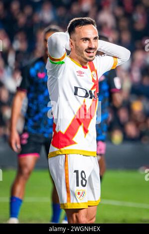 Madrid, Spanien. Februar 2024. Alvaro Garcia aus Rayo Vallecano sah lächelnd während des Fußballspiels La Liga EA Sports 2023/24 zwischen Rayo Vallecano und Sevilla im Estadio Vallecas. Rayo Vallecano 1 : 2 Sevilla (Foto: Atilano Garcia/SOPA Images/SIPA USA) Credit: SIPA USA/Alamy Live News Stockfoto