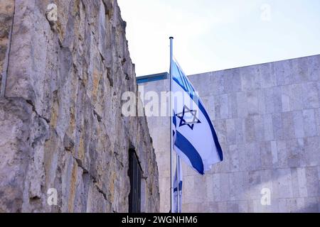 Synagoge Ohel Jakob am 05.02.2024 in München. Synagoge Ohel Jakob steht in mitten des jüdischen Zentrums in München, welches das Gemeindezentrum der Israelitischen Kultusgemeinde München und Oberbayern in der Altstadt Münchens ist. *** Synagoge Ohel Jakob am 05 02 2024 in München die Synagoge Ohel Jakob befindet sich inmitten des jüdischen Zentrums in München, dem Gemeindezentrum der Jüdischen Gemeinde München und Oberbayern in der Münchner Altstadt xMSx Stockfoto