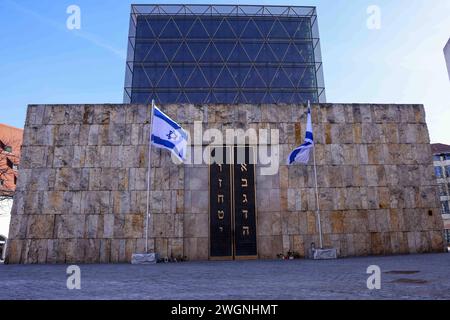 Synagoge Ohel Jakob am 05.02.2024 in München. Synagoge Ohel Jakob steht in mitten des jüdischen Zentrums in München, welches das Gemeindezentrum der Israelitischen Kultusgemeinde München und Oberbayern in der Altstadt Münchens ist. *** Synagoge Ohel Jakob am 05 02 2024 in München die Synagoge Ohel Jakob befindet sich inmitten des jüdischen Zentrums in München, dem Gemeindezentrum der Jüdischen Gemeinde München und Oberbayern in der Münchner Altstadt xMSx Stockfoto