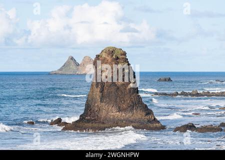 Lavasteinformationen am Strand von Benijo, Teneriffa Stockfoto