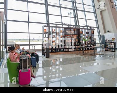 Leseecke im Abflugbereich am Soekarno-Hatta International Airport Terminal 3 in Jakarta, Indonesien. Terminal 3 ist das neueste Terminal der Th Stockfoto