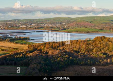 Morecambe Bay und Ulverston von Howbarrow aus gesehen. Stockfoto