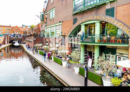 Birmingham City Centre Path entlang der Birmingham Canal Old Line, Pitcher & Piano Pub, Birmingham, West Midlands, England Stockfoto