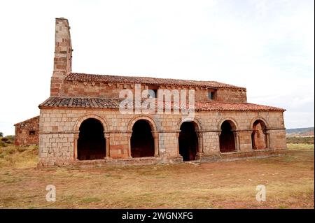 Tiermes, Santa Maria de Tiermes Kirche (romanische 12. Jahrhundert). Montejo de Tiermes, Provinz Soria, Castilla y Leon, Spanien. Stockfoto