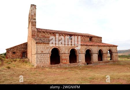 Tiermes, Santa Maria de Tiermes Kirche (romanische 12. Jahrhundert). Montejo de Tiermes, Provinz Soria, Castilla y Leon, Spanien. Stockfoto