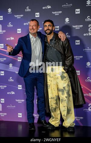 Amadeus und Marco Mengoni (Sänger, Preisträger der Ausgabe 2023) nehmen am Dienstag, den 6. FEBRUAR 2024, an einem Fotobesuch beim 74. SANREMO Italian Song Festival im Ariston Theatre in Sanremo, Norditalien Teil. Unterhaltung. (Foto: Marco Alpozzi/Lapresse) Stockfoto