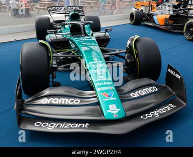 Der Aston Martin AMR23 Formel-1-Wagen aus dem Jahr 2023, der von Lance Walk und Fernando Alonso gefahren wird, wird auf dem Silverstone Festival 2023 gezeigt Stockfoto