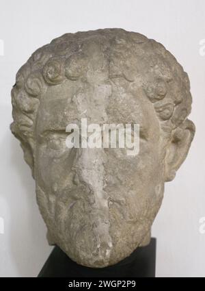 Antoninus Pius (Titus Aelius Hadrianus Antoninus Pius) (86-161). Römischer Kaiser (183-161). Der vierte der fünf guten Kaiser. Nerva-Antonine-Dynastie. Oberhaupt des Kaisers Antoninus. Mitte des 2. Jahrhunderts n. Chr. Von Sinotowo (römische Siedlung Bessapara), Pazardzik Region, Bulgarien. Nationales Archäologisches Museum. Sofia. Bulgarien. Stockfoto