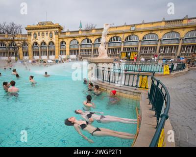 Szechenyi Thermalbäder, die größten Thermalbäder in Budapest, Ungarn Stockfoto