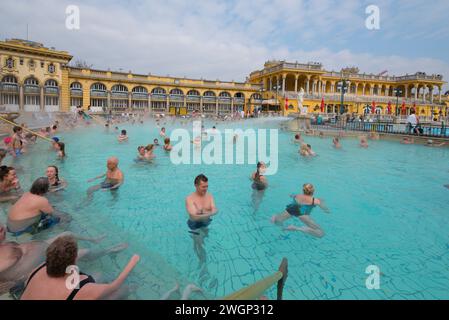 Szechenyi Thermalbäder, die größten Thermalbäder in Budapest, Ungarn Stockfoto