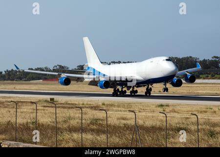 Dubai Air Wing Boeing 747-412F/SCD Landebahn 31, Ankunft von einem langen Flug aus Montevideo, Uruguay. Stockfoto