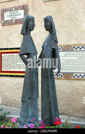 Statue der Muttergottes Treffen mit Elisabeth in der Kirche Mariä Heimsuchung in Ein Karem, Israel Stockfoto