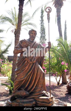 Statue des heiligen Petrus mit den Schlüsseln des Königreichs in Kapernaum am See von Galiläa, Israel Stockfoto