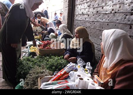 Arabische Leute verkaufen Gemüse im Markt, Jerusalem, Israel Stockfoto