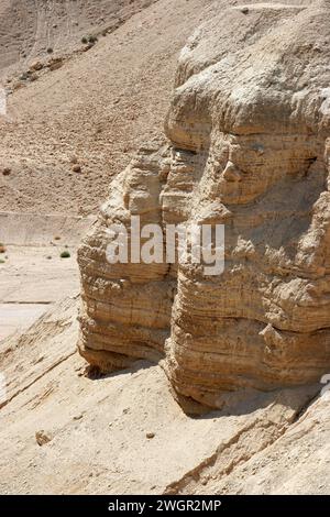 Archäologische Stätte von Qumran, wo Schriftrollen aus dem Toten Meer in Höhlen in Klippen entdeckt wurden, Judäische Wüste, Israel, Stockfoto