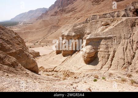 Archäologische Stätte von Qumran, wo Schriftrollen aus dem Toten Meer in Höhlen in Klippen entdeckt wurden, Judäische Wüste, Israel, Stockfoto