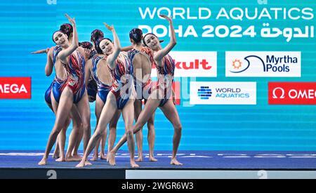 Doha, Katar. Februar 2024. Team China tritt beim technischen Finale des künstlerischen Schwimmens bei den Aquatikweltmeisterschaften in Doha, Katar, am 6. Februar 2024 auf. Quelle: Xia Yifang/Xinhua/Alamy Live News Stockfoto